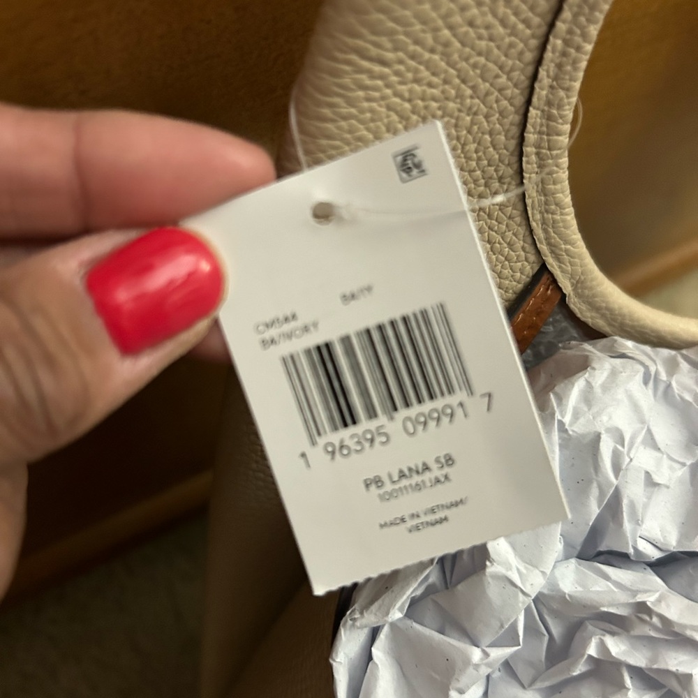 Coach Cream Leather Shoulder Bag - Picture 7 of 12